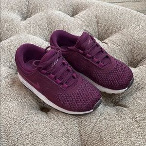 Nike Air Max Zero Bordeaux Teaberry color